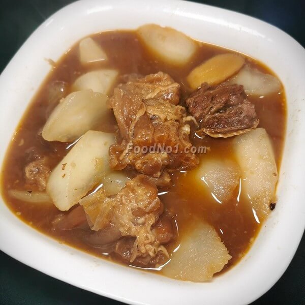 Braised Beef Tendon and Radish Soup