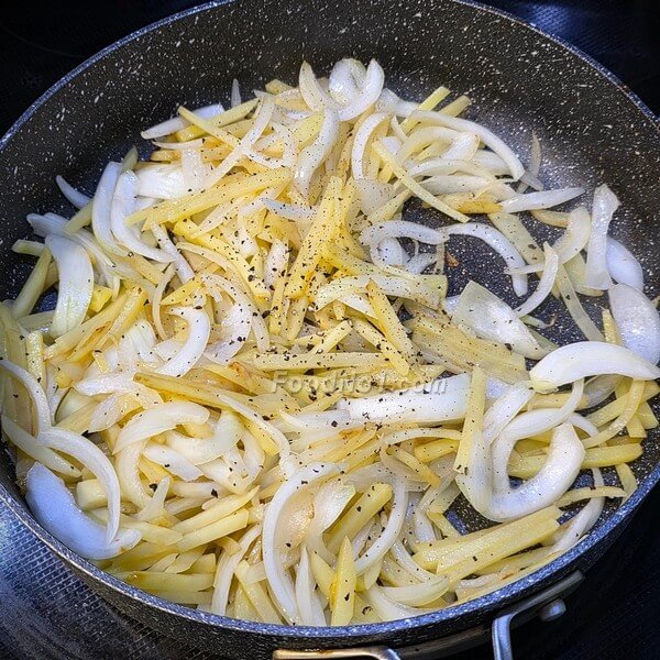 中慢火慢炒洋蔥薯絲