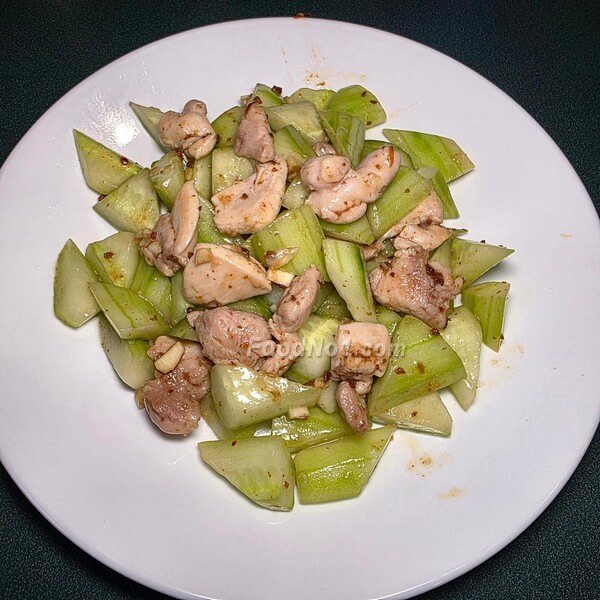 紅蔥醬爆炒青瓜雞丁擺盤