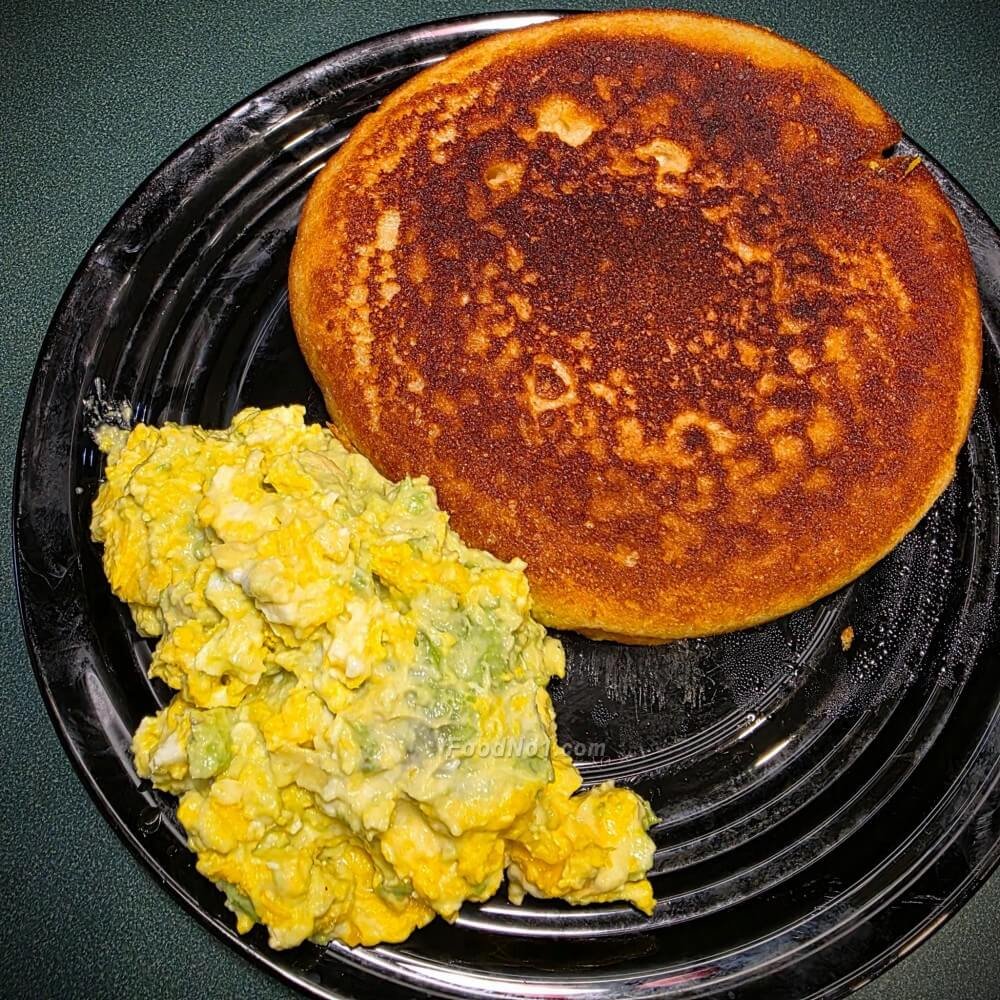 牛油果煎蛋鬆餅