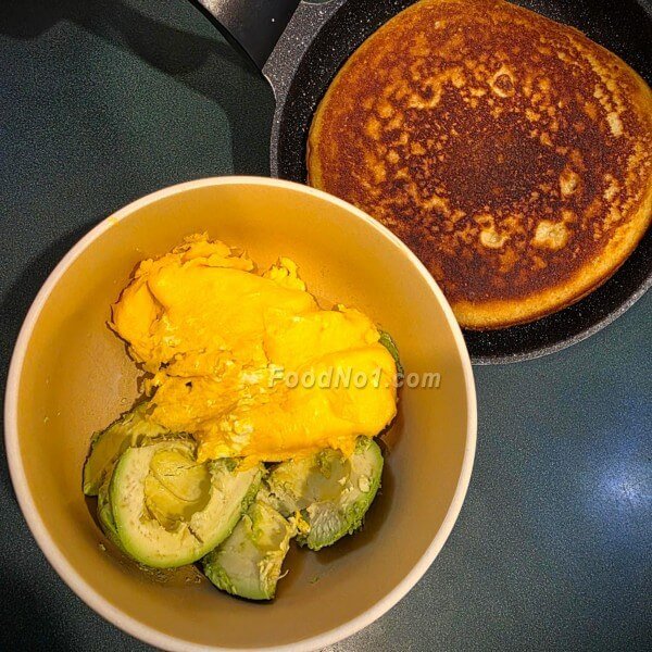 牛油果煎蛋合成+鬆餅