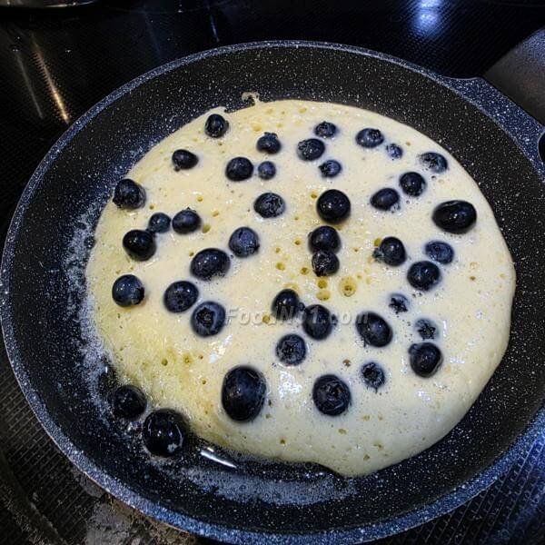 牛油果藍莓熱香餅(鬆餅)中慢火煎