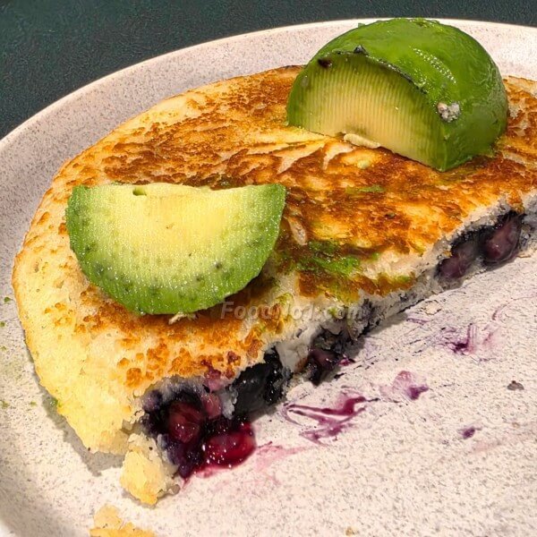 牛油果藍莓熱香餅(鬆餅)慢慢享用