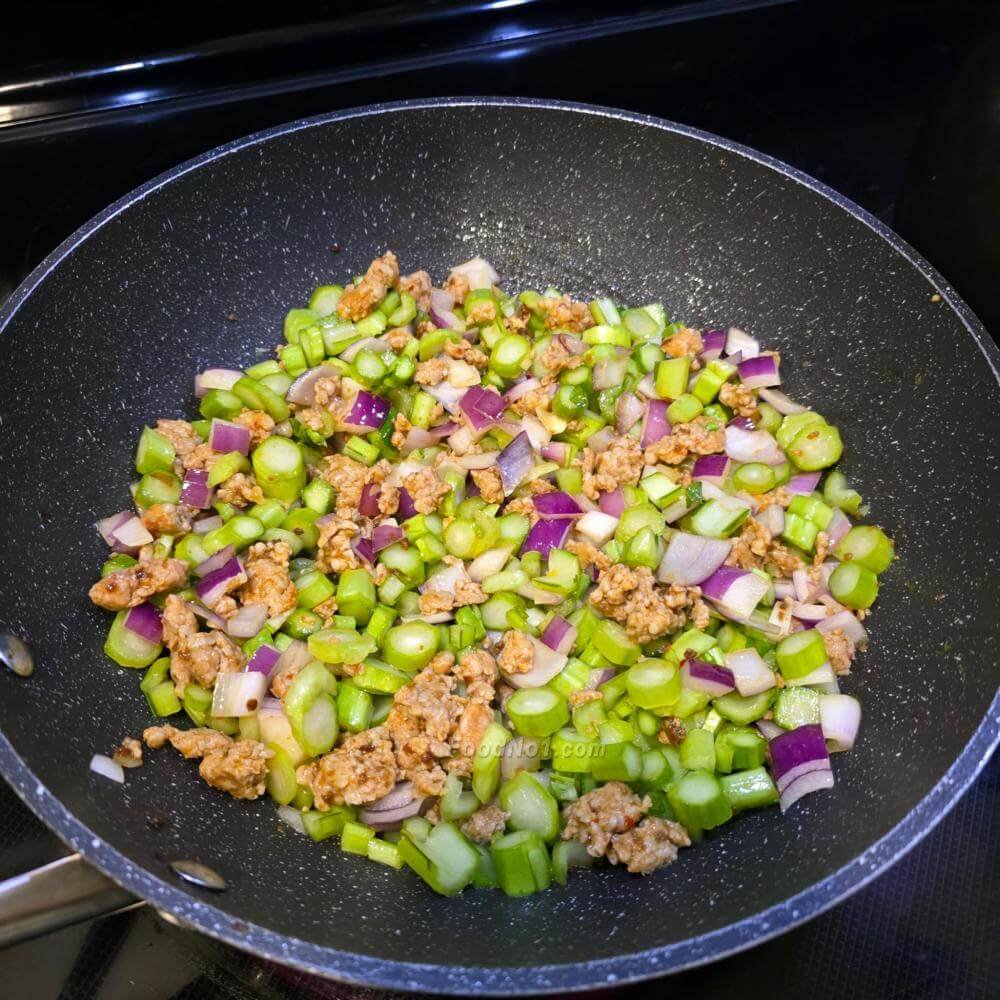 電飯煲焗飯-炒香材料