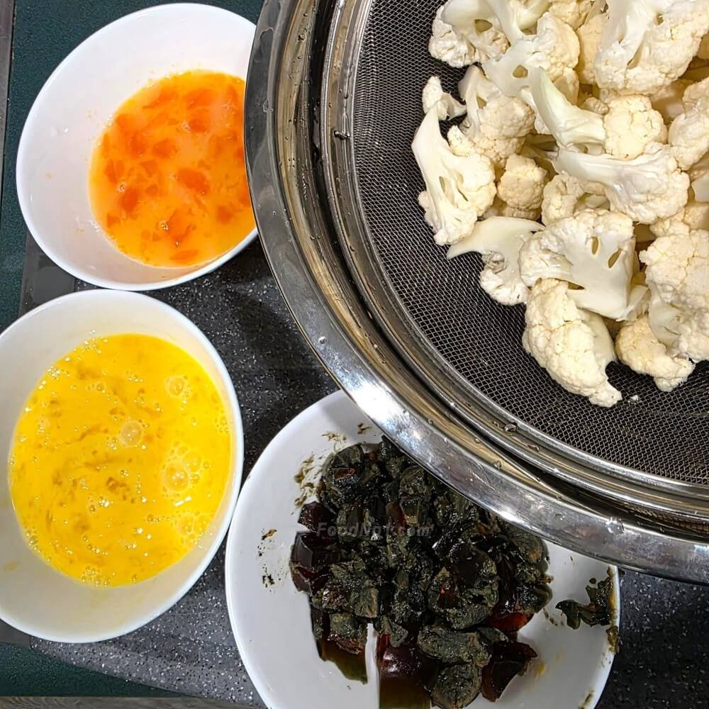 三色蛋炒椰菜花-材料