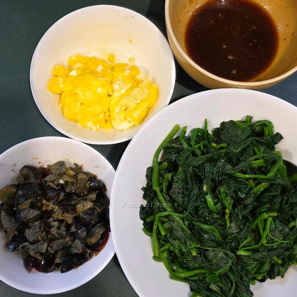 金銀嫩蛋爽口菠菜 (材料)