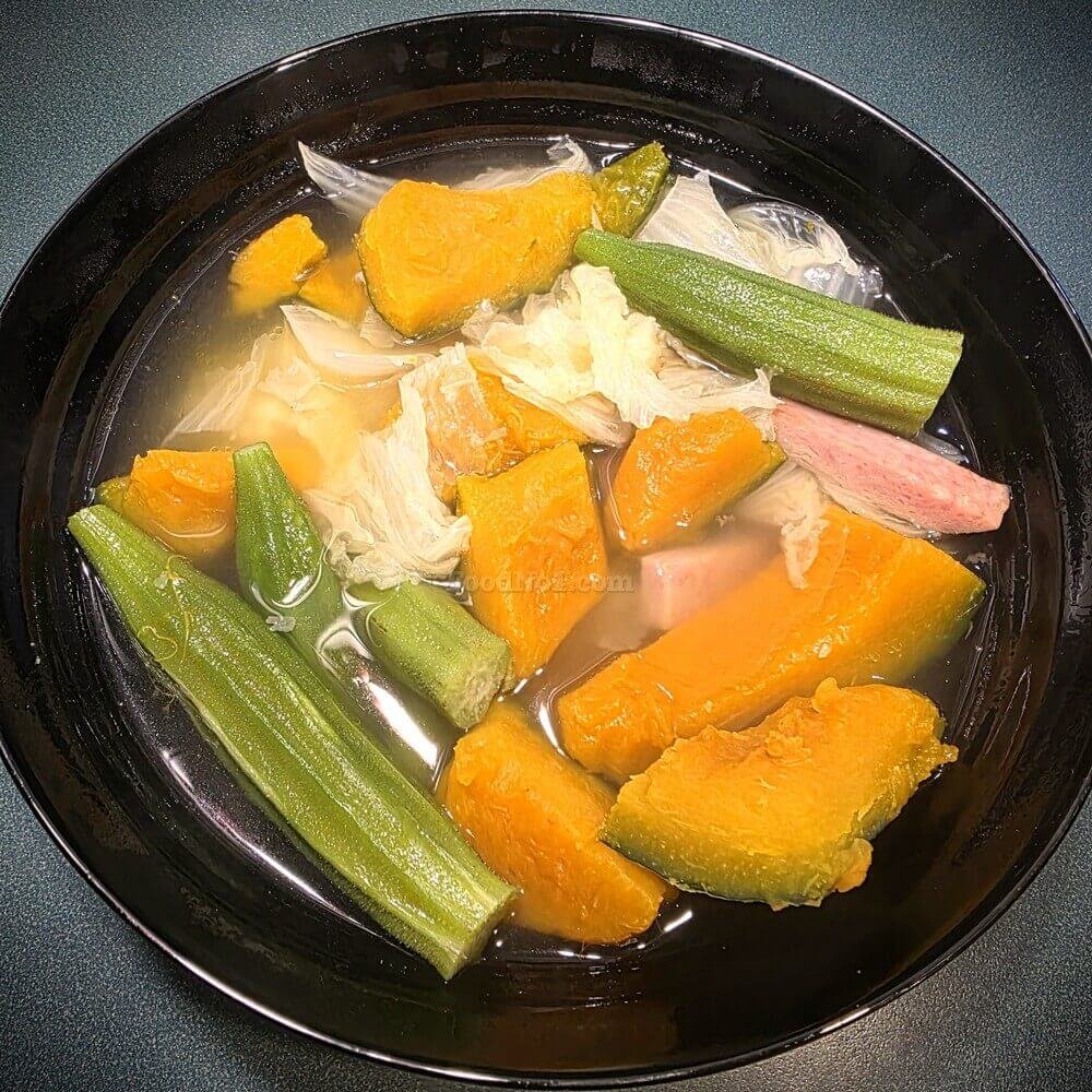 南瓜秋葵紹菜午餐肉湯