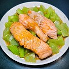 三文魚炒窩筍 三文魚炒窩筍,三文魚料理