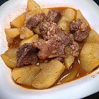 五香牛腩炆薯仔 五香牛腩炆薯仔