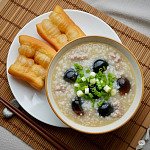 皮蛋瘦肉粥配油炸鬼 皮蛋瘦肉粥配油炸鬼