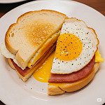 港式火腿煎蛋三文治 港式火腿煎蛋三文治