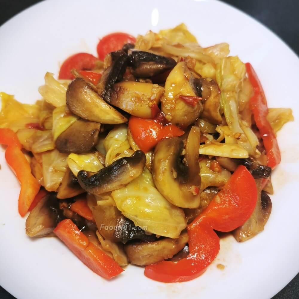 豆板醬蘑菇甜紅椒炒椰菜