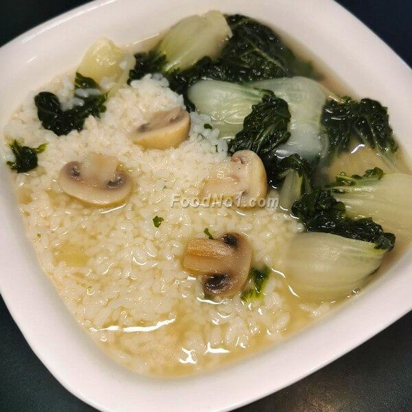 奶油白菜蘑菇湯飯-加入熱湯泡2-3分鐘