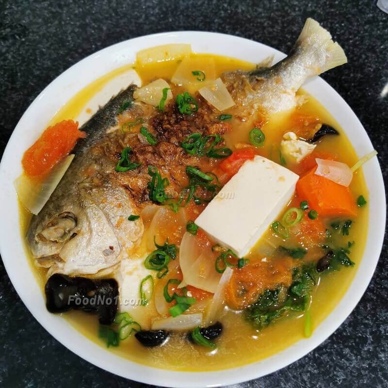 蕃茄豆腐芫茜蔥魚湯