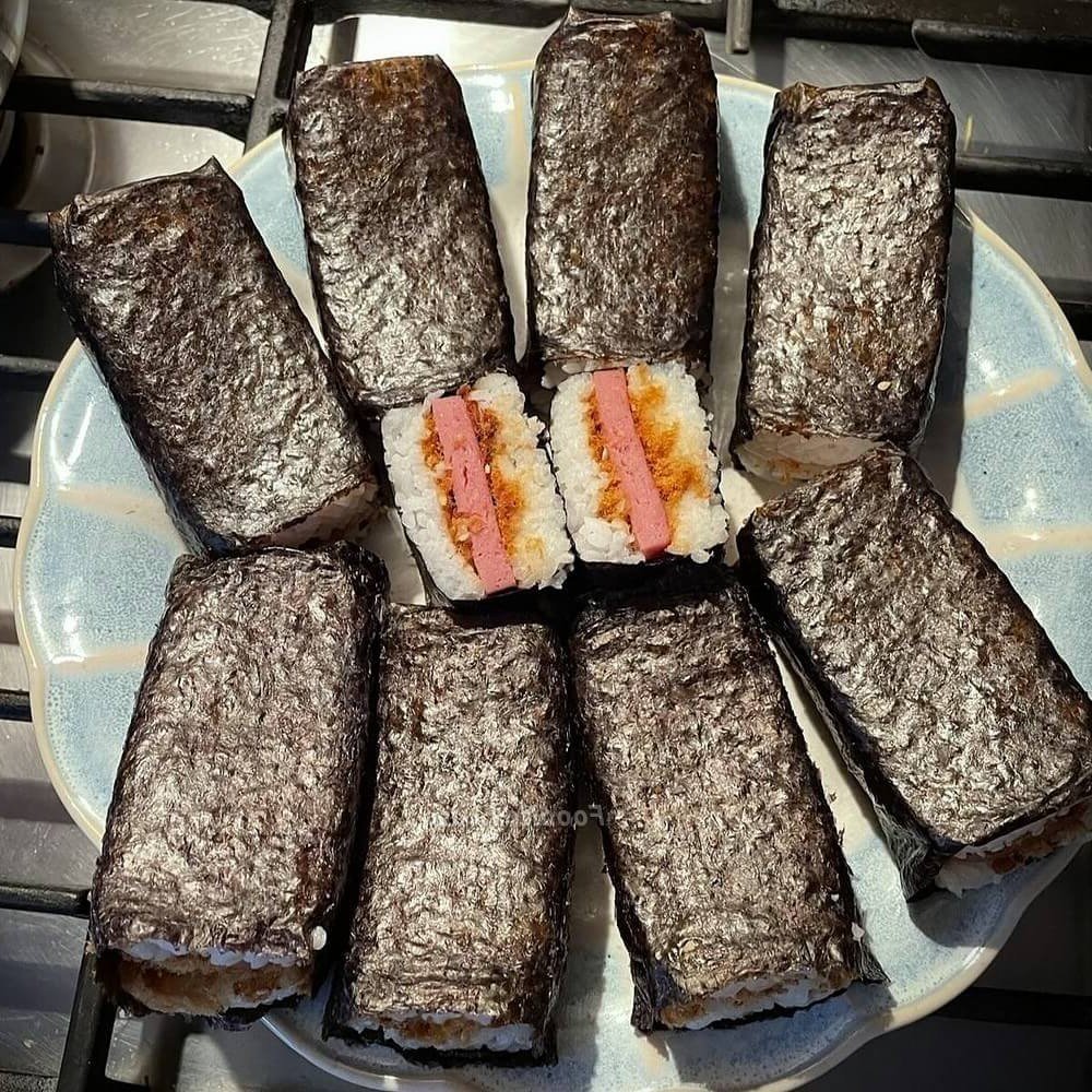 夏威夷風味午餐肉肉鬆壽司