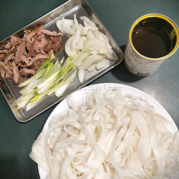 排骨肉絲+洋蔥+豆芽菜