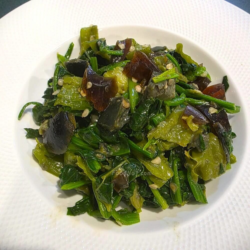 菠菜擂椒皮蛋的做法