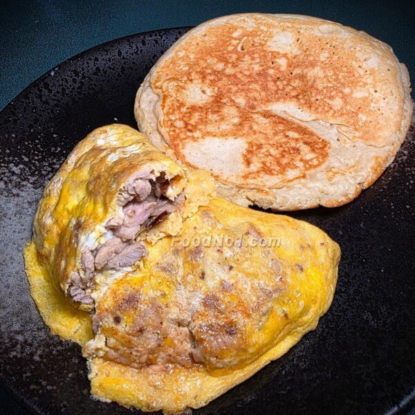 惹味豬扒奄列，佐鬆餅或烤麵包