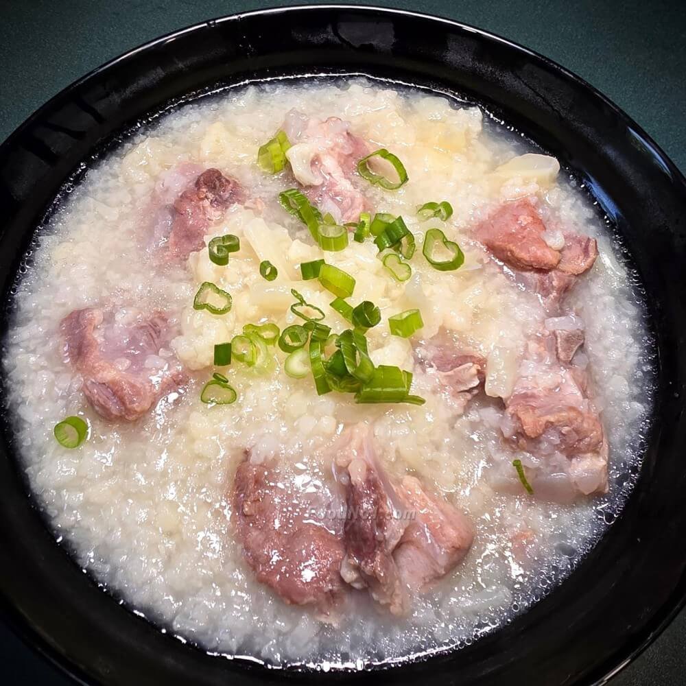 椰菜花鹹豬骨粥