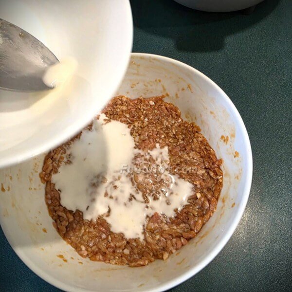 醃味的肉餅-加一些粟米粉水增加黏性