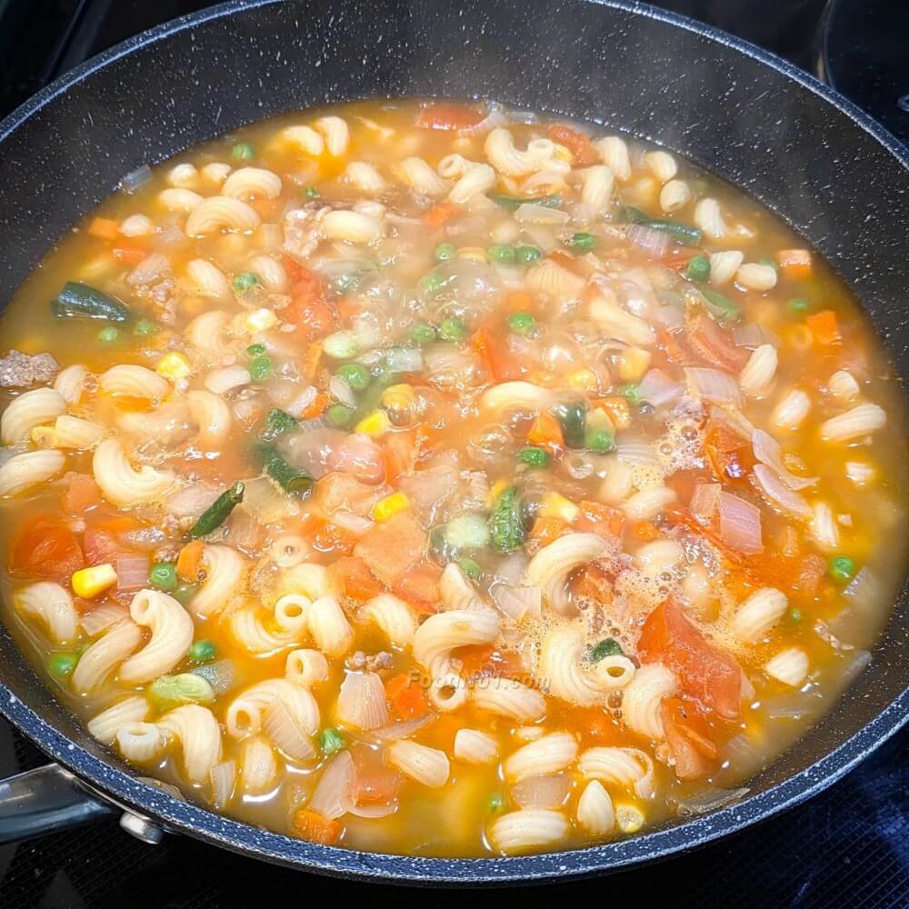 雜菜肉碎番茄湯通心粉-烹調中