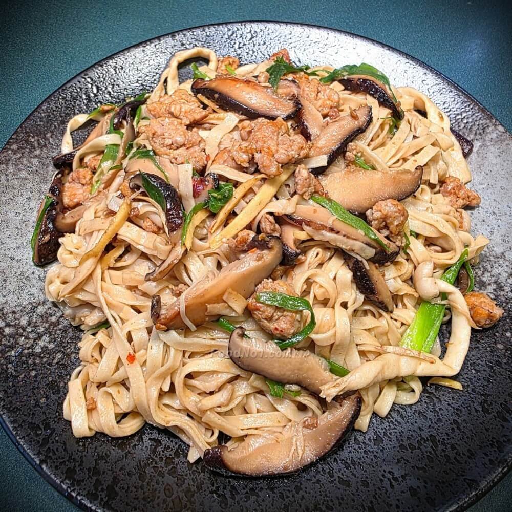 薑蔥香菇肉碎炒粗麵