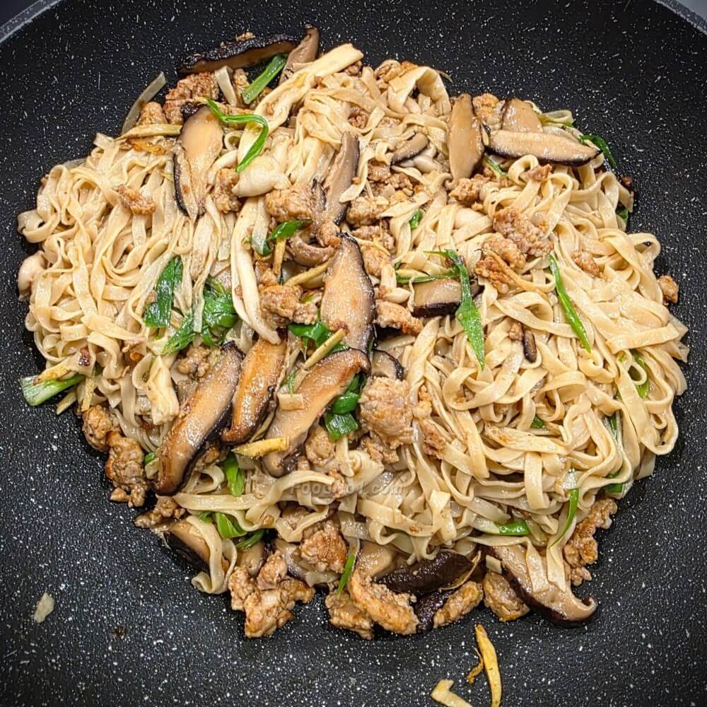 薑蔥香菇肉碎炒粗麵-開食