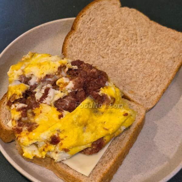 咸牛蛋治加`芝士