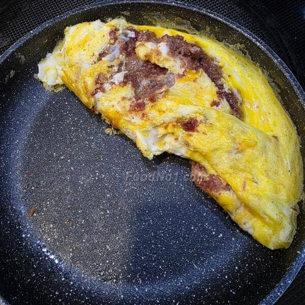 中慢火煎咸牛蛋