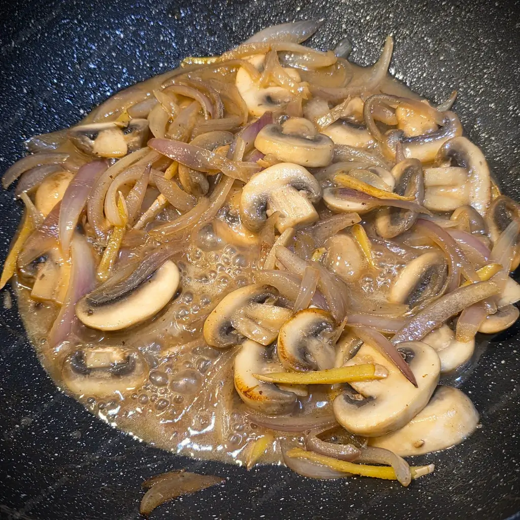 洋蔥蘑菇燴三文魚扒——理氣溫中