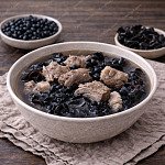黑豆栗木耳排骨湯