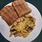 蝦仁叉燒炒蛋多士