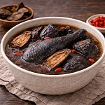 何首烏烏雞湯