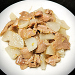 今日煮意 (#299) 薑茸肉片炒蘿蔔