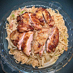 惹味香葱雞扒炒公仔麵 惹味香葱雞扒撈公仔麵