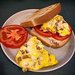 香煎午餐肉芝士番茄多士