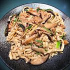 薑蔥香菇肉碎炒粗麵 薑蔥香菇肉碎炒粗麵